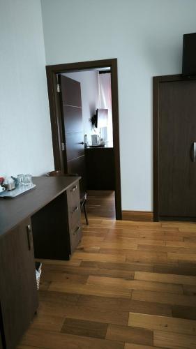 Habitación Familiar Deluxe del hotel OYO The Kilburn Arms. Foto 11