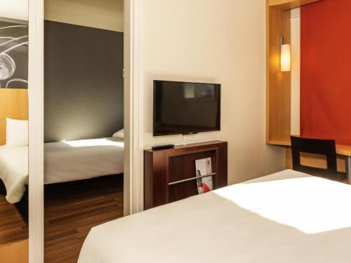 Habitación Estándar - 1 cama doble y 1 individual del hotel Ibis Saint Die Des Vosges