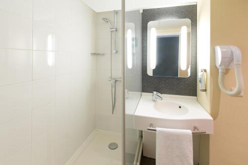 Habitación Doble Estándar del hotel Ibis Saint Dizier. Foto 4