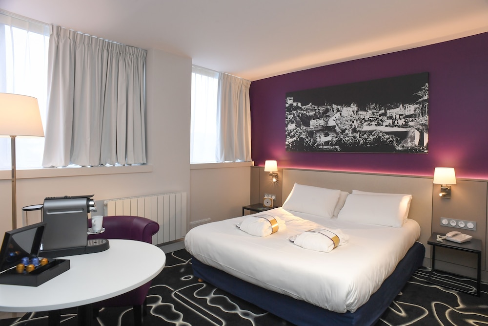 Habitación Privilege - Una cama doble del hotel Mercure Saint Lo Centre. Foto 3