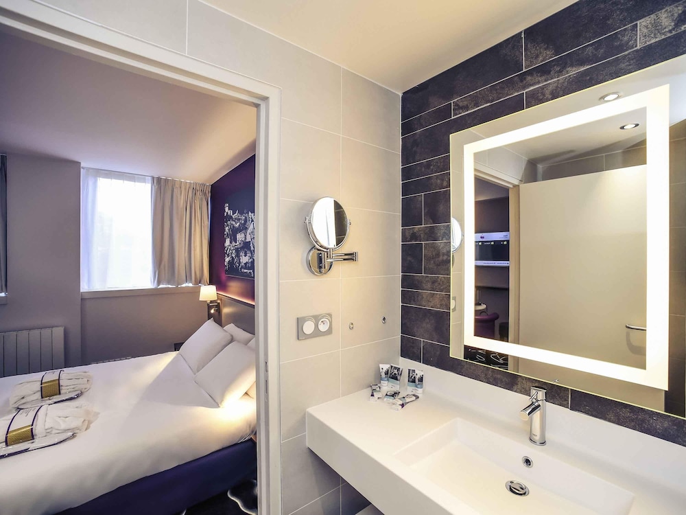 Habitación Privilege - Una cama doble del hotel Mercure Saint Lo Centre. Foto 5