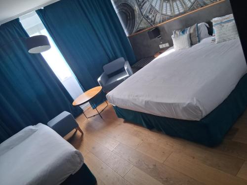 Habitación Estándar - 1 cama doble y 1 individual del hotel Mercure Mont Saint Michel. Foto 2