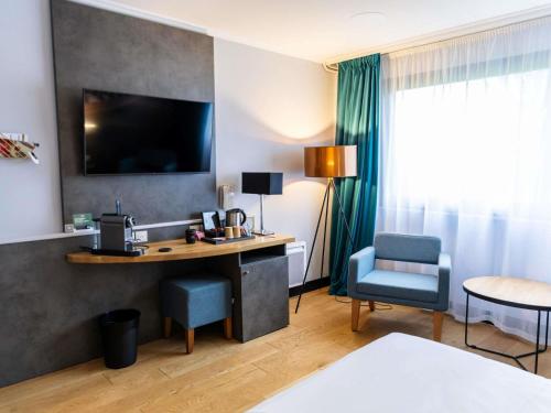 Habitación Doble Estándar - 2 camas del hotel Mercure Mont Saint Michel. Foto 6