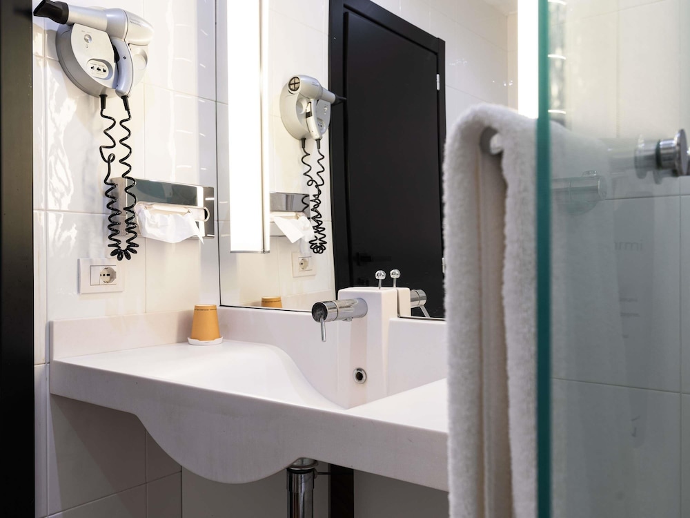 Habitación estándar, 1 cama de matrimonio grande del hotel Novotel Caserta Sud. Foto 3