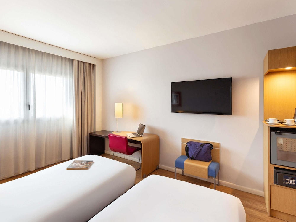Habitación estándar, 2 camas individuales del hotel Novotel Caserta Sud. Foto 1