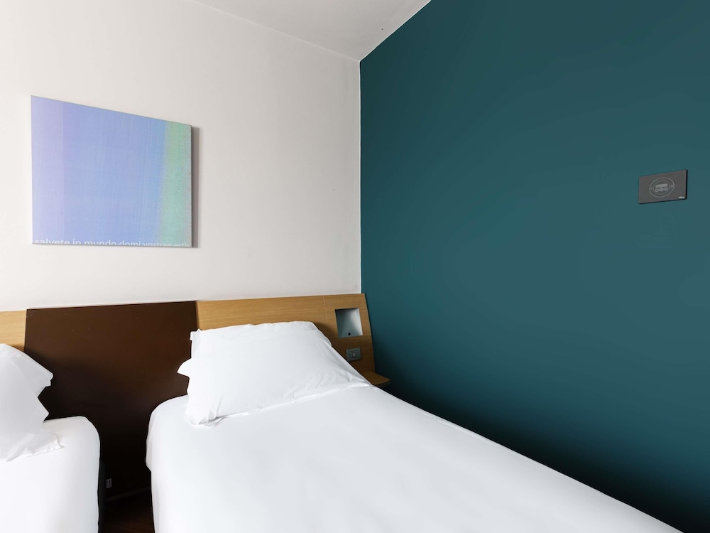 Habitación estándar, 2 camas individuales del hotel Novotel Caserta Sud. Foto 2