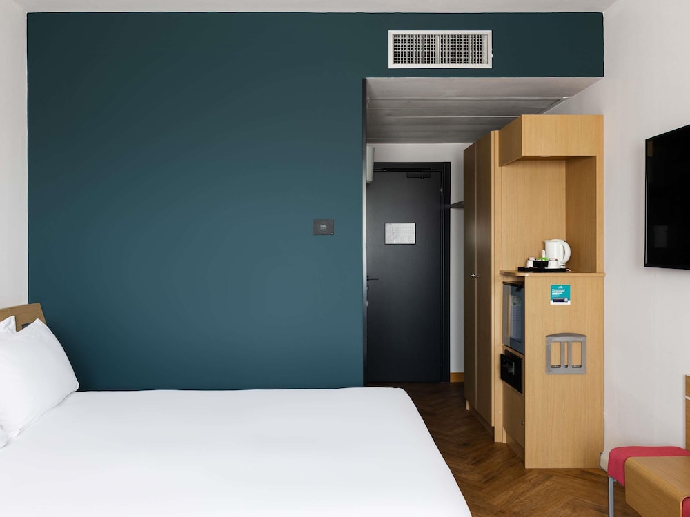 Habitación estándar, 1 cama de matrimonio grande del hotel Novotel Caserta Sud. Foto 4