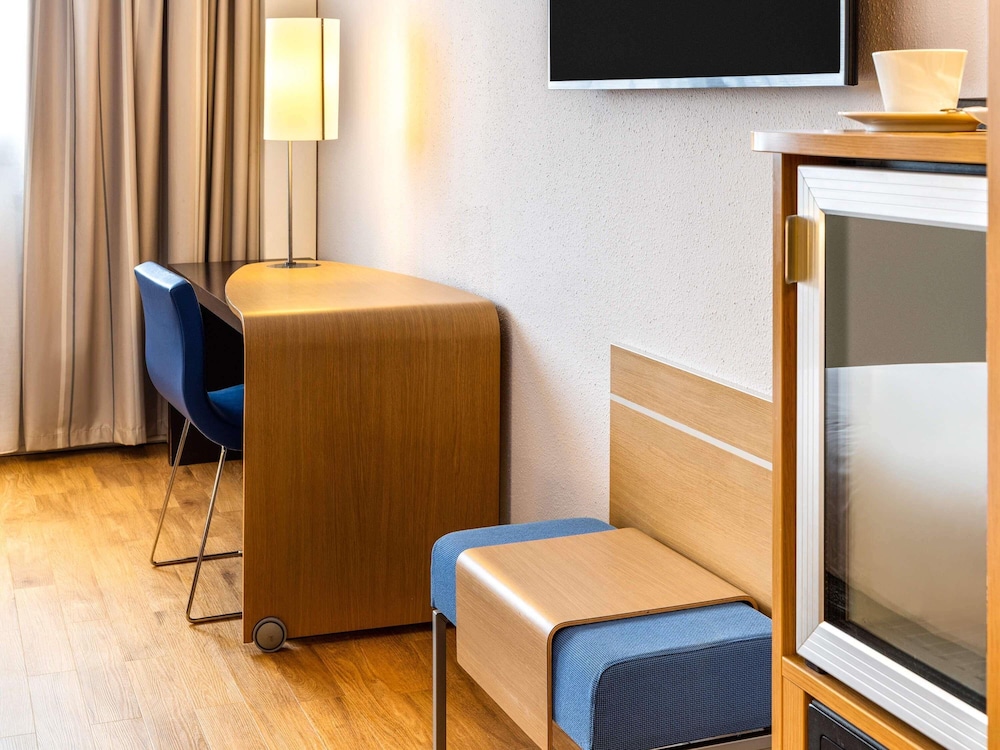 Habitación estándar, 1 cama de matrimonio grande del hotel Novotel Caserta Sud. Foto 9