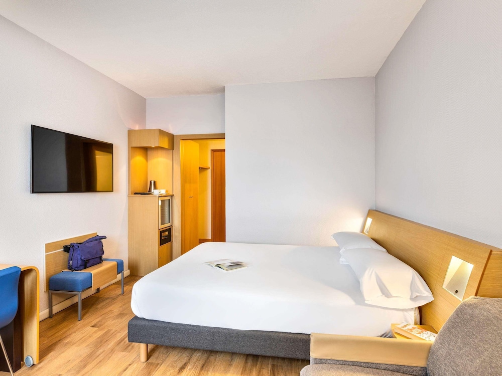 Habitación estándar, 1 cama de matrimonio grande del hotel Novotel Caserta Sud. Foto 10