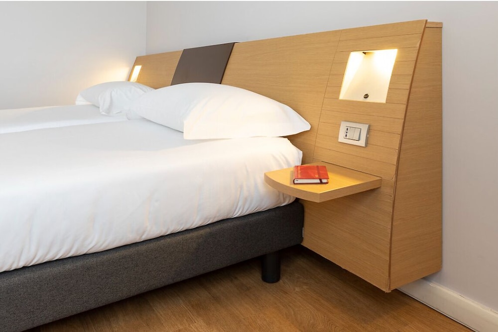 Habitación estándar, 2 camas individuales del hotel Novotel Caserta Sud. Foto 4