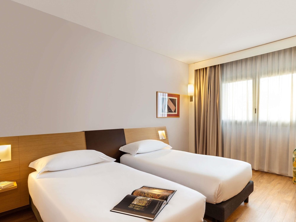 Habitación estándar, 2 camas individuales del hotel Novotel Caserta Sud. Foto 9