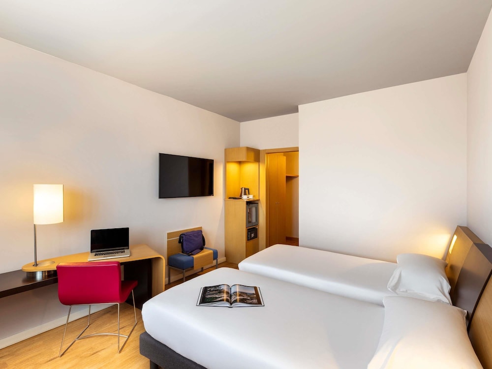 Habitación estándar, 2 camas individuales del hotel Novotel Caserta Sud. Foto 10
