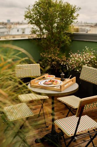Habitación Doble con Terraza del hotel du Sentier. Foto 6