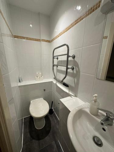Habitación Doble con baño privado del hotel Berkeley Court. Foto 3