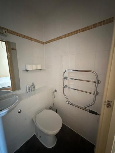 Habitación Twin con baño compartido - 2 camas del hotel Berkeley Court. Foto 4