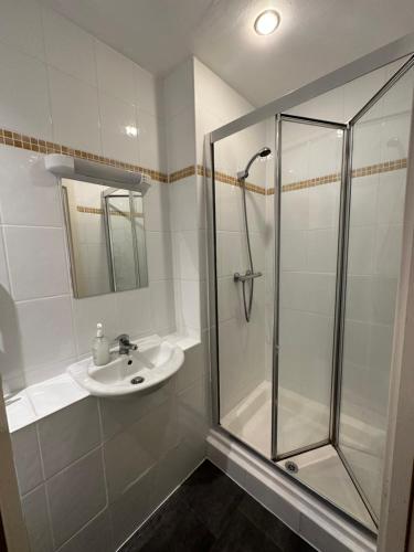 Habitación Individual con baño privado del hotel Berkeley Court. Foto 1