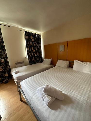Habitación Familiar con baño privado del hotel Berkeley Court