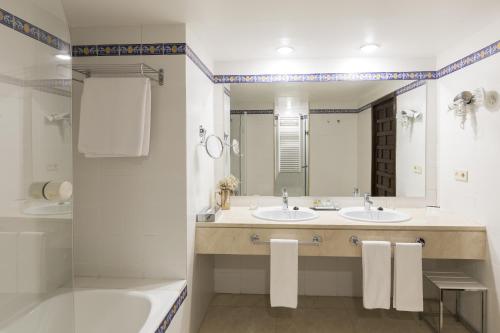 Habitación Doble Estándar del hotel Parador De Siguenza. Foto 3