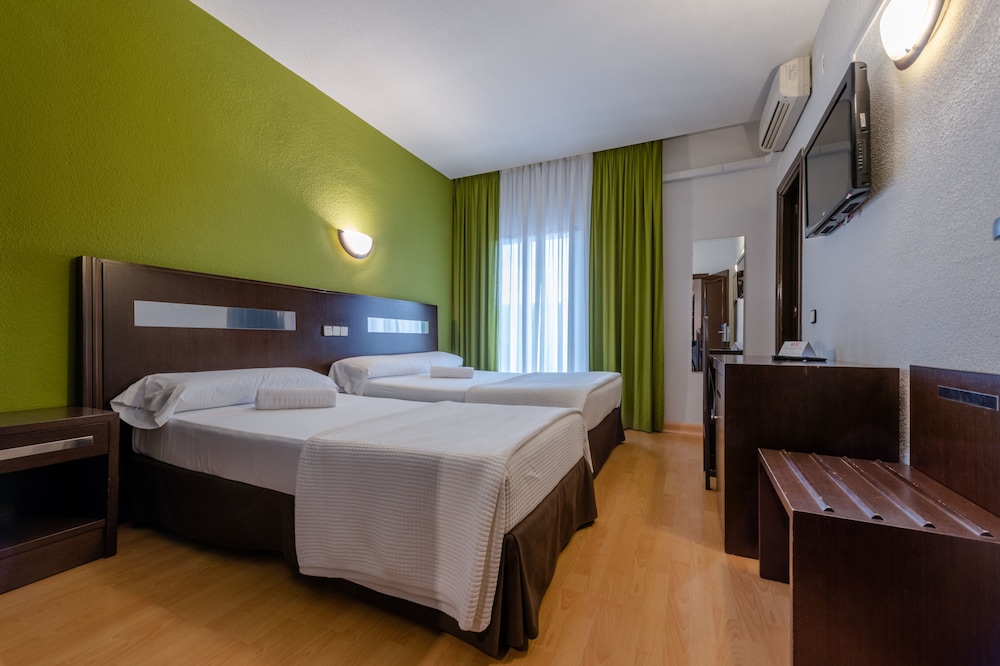 Habitación con 1 cama doble o 2 individuales del hotel Las Estrellas. Foto 7
