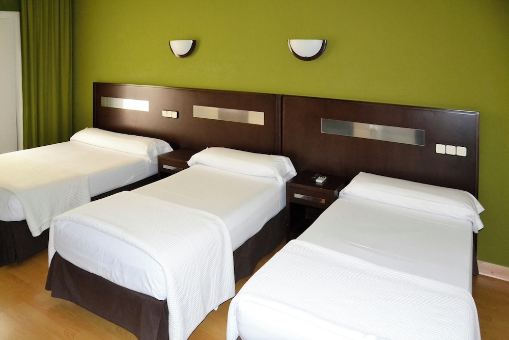 Habitación Triple del hotel Las Estrellas. Foto 3