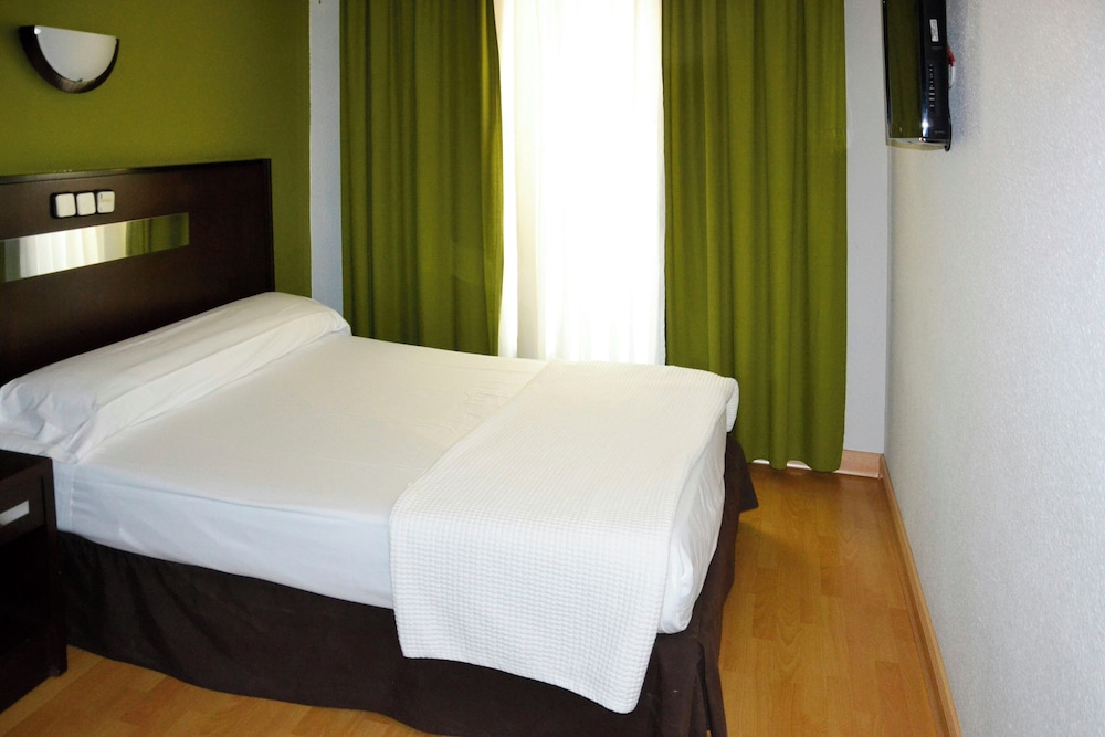 Habitación Individual Básica del hotel Las Estrellas. Foto 2