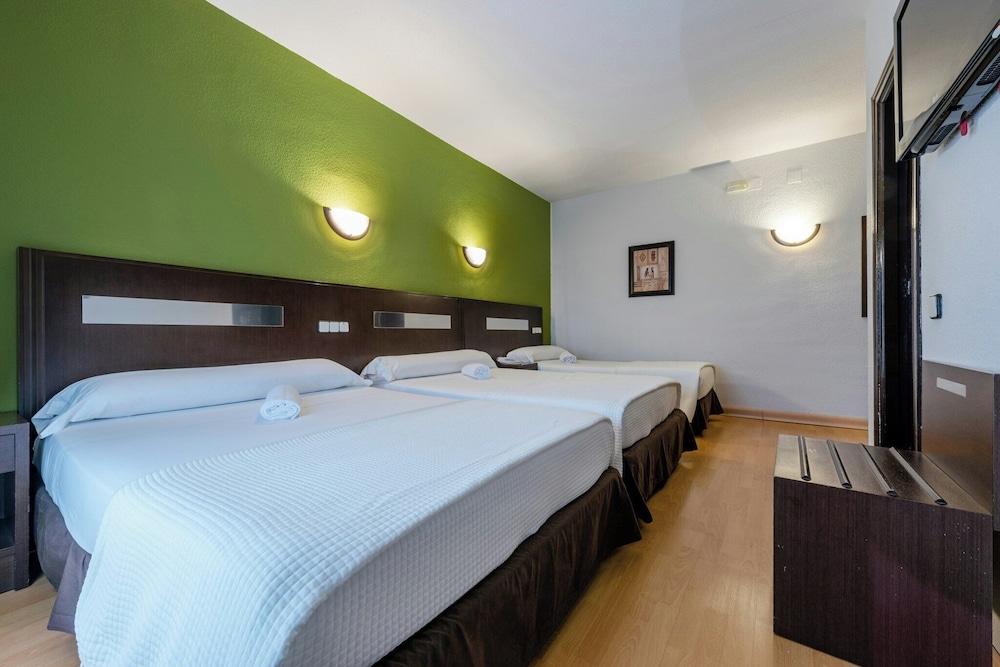 Habitación Cuádruple Familiar del hotel Las Estrellas. Foto 1