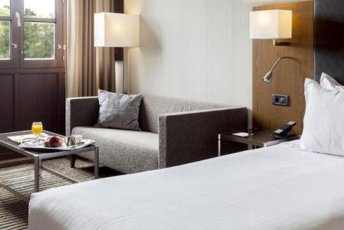 Habitación doble con 1 o 2 camas Deluxe con cama supletoria del hotel Oca Vila de Allariz. Foto 1