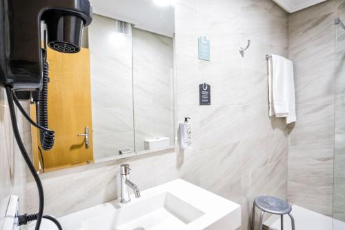 Habitación Triple del hotel Alda Castelao. Foto 4