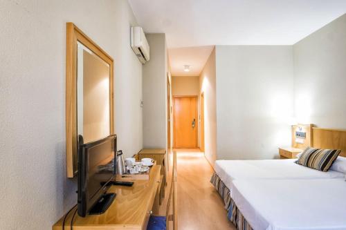Habitación Triple del hotel Alda Castelao. Foto 7