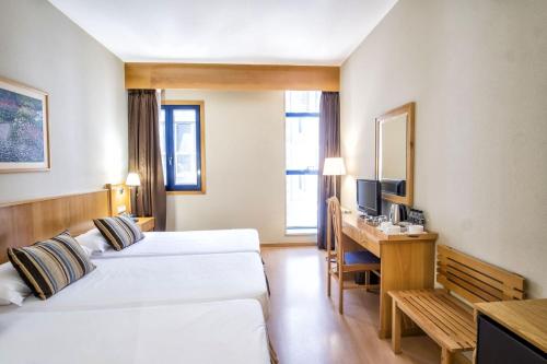 Habitación Triple del hotel Alda Castelao. Foto 9