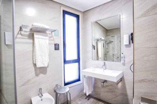 Habitación Doble Económica - 1 o 2 camas del hotel Alda Castelao. Foto 4