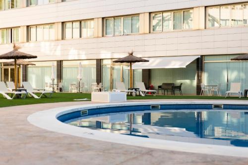 Habitación Doble Superior con vistas a la piscina - 1 o 2 camas del hotel Daniya Alicante. Foto 3