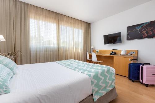 Habitación Doble Superior con vistas a la piscina - 1 o 2 camas del hotel Daniya Alicante. Foto 5