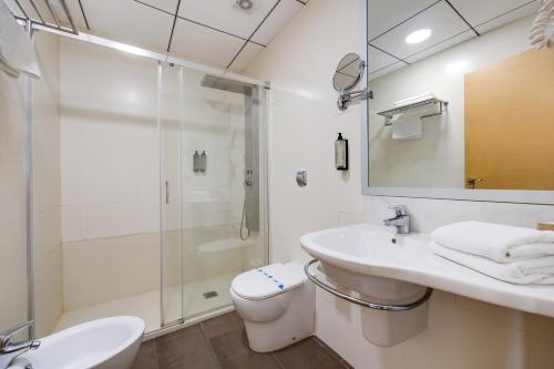 Habitación Cuádruple - vistas al jardín del hotel Daniya Alicante. Foto 4