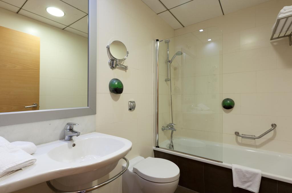 Suite del hotel Daniya Alicante. Foto 1