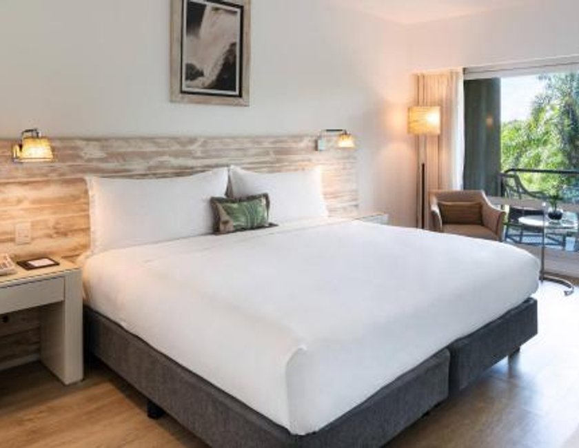 Habitación Deluxe con vistas a la selva - Cama extragrande del hotel Gran Melia Iguazú