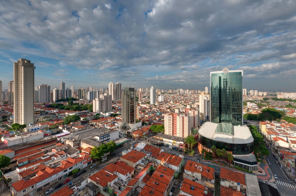 Habitación triple Vista ciudad Premium Con Vistas 3 camas individuales del hotel São Paulo Tatuapé Affiliated By Meliá. Foto 8