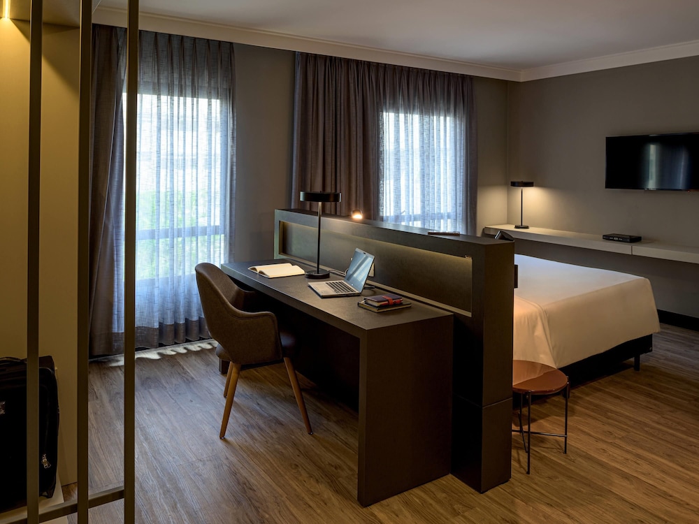 Habitación Superior con cama doble y sofá cama del hotel Novotel Sp Jardins. Foto 2