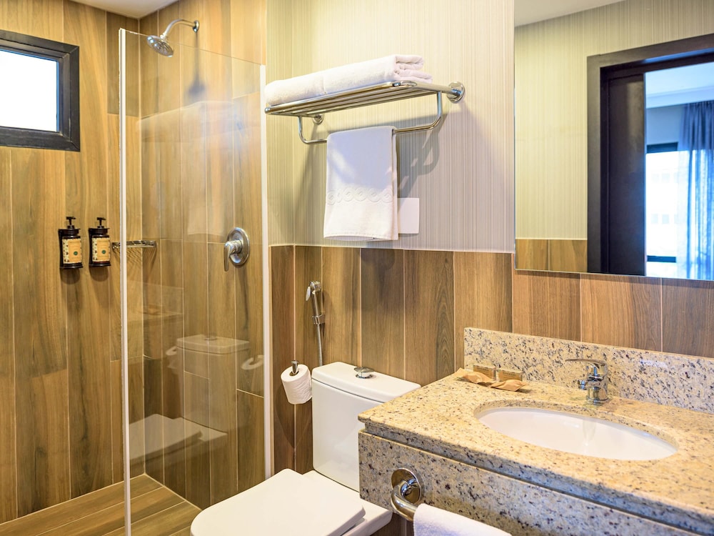 Habitación Superior con cama doble y sofá cama del hotel Novotel Sp Jardins. Foto 5