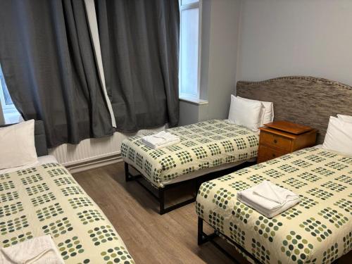 Habitación Triple con baño compartido del hotel Elstree Inn