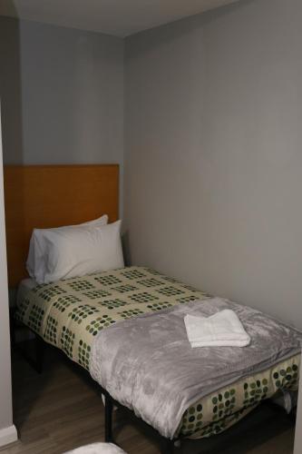 Habitación Triple Deluxe del hotel Elstree Inn. Foto 2