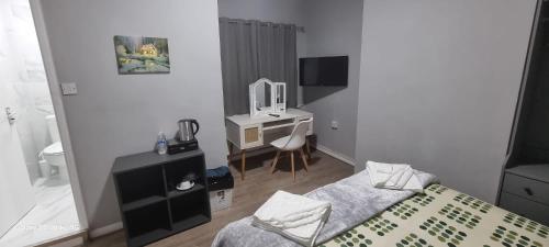 Habitación Triple Deluxe del hotel Elstree Inn. Foto 8