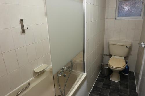 Habitación Triple Deluxe del hotel Elstree Inn. Foto 3