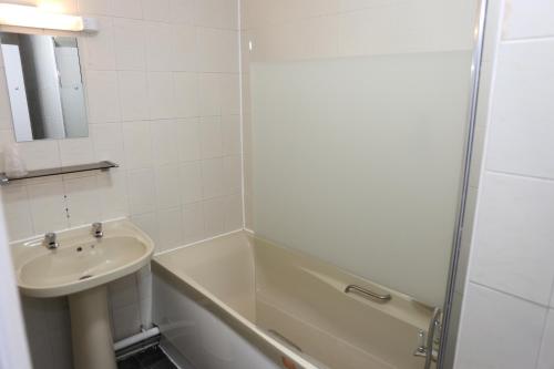 Habitación Triple Deluxe del hotel Elstree Inn. Foto 4