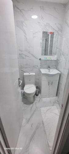 Habitación Triple Deluxe del hotel Elstree Inn. Foto 11