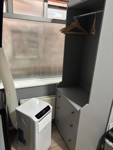 Habitación Cuádruple Estándar del hotel Elstree Inn. Foto 3