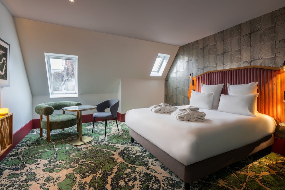 Suite Junior con 1 cama doble y sofá, dúplex del hotel Maison Louise Lille Centre, Handwritten Coll.. Foto 4