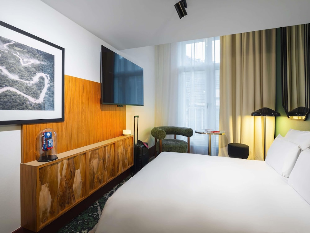 Suite Junior con 1 cama doble y sofá, dúplex del hotel Maison Louise Lille Centre, Handwritten Coll.. Foto 7