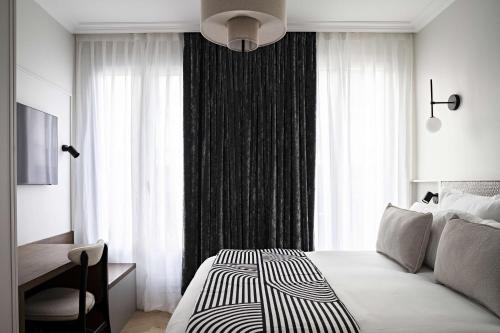 Habitación Prémium con cama grande y balcón - No fumadores del hotel Best Western Premier The Blake Paris Gare Saint Lazare. Foto 2