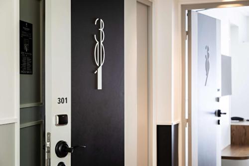 Family Room with Connection Rooms - Non - Smoking del hotel Best Western Premier The Blake Paris Gare Saint Lazare